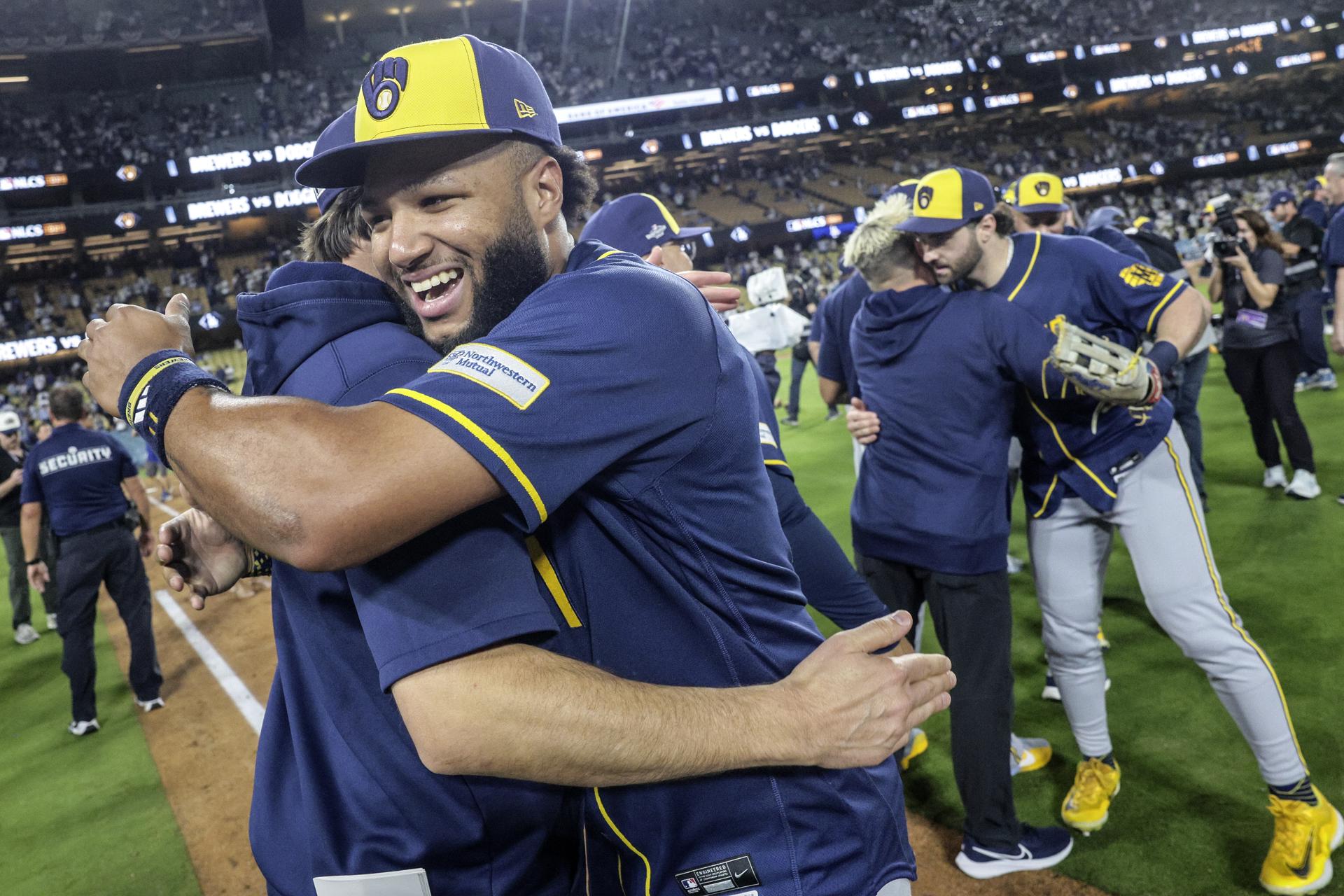 Cerveceros y Rays buscan romper su sequía de títulos en una inédita Serie Mundial