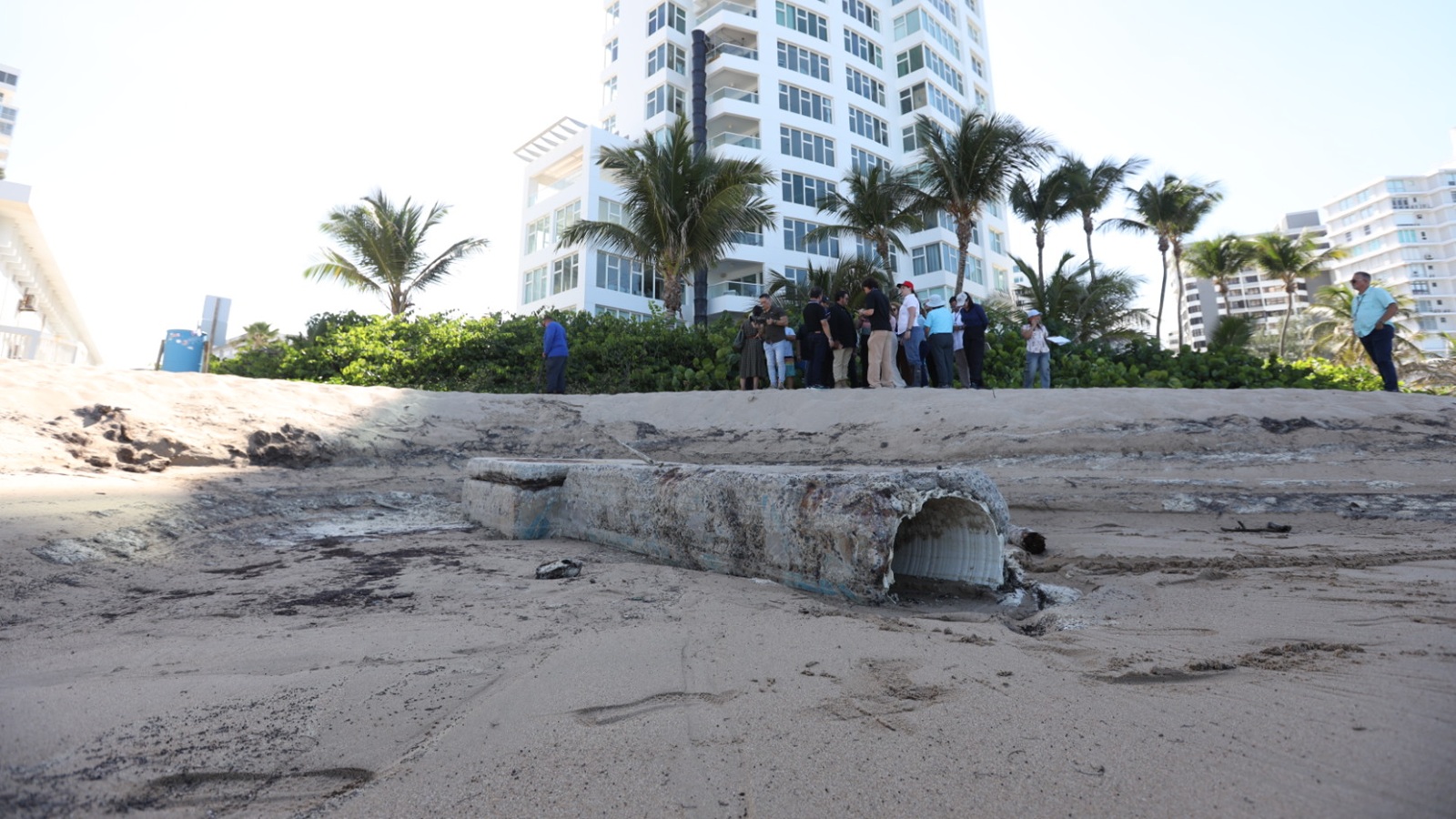 Confirman descargas de aguas contaminadas a la playa del Condado