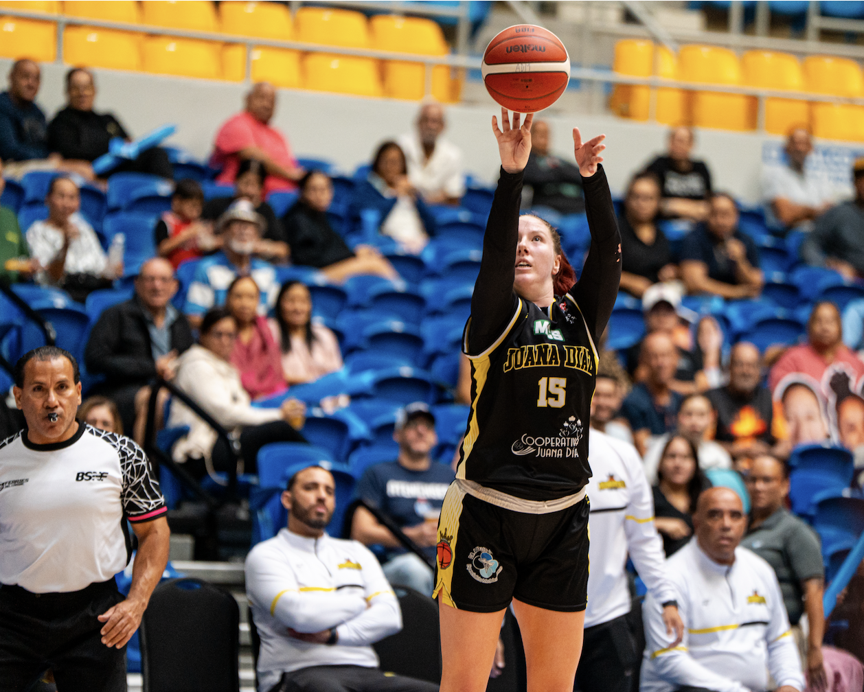 Atenienses de Manatí vencen 91-68 a Monarcas de Juana Díaz en el BSNF